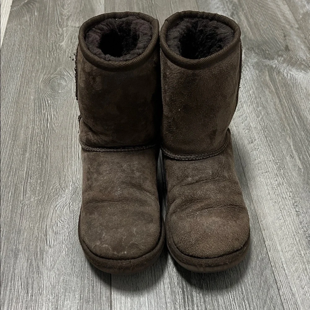 UGG Australia Classic kids sheepskin boots/ chocolate brown / size 3